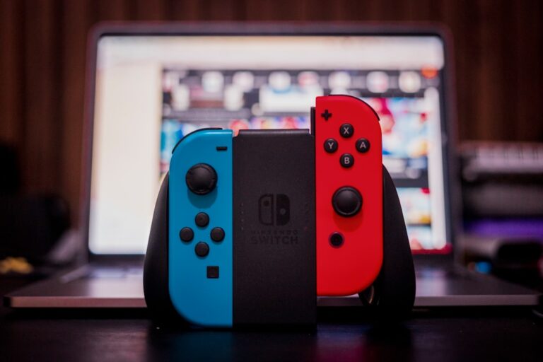 Essential Tips for Selecting the Right Gaming Equipment Online